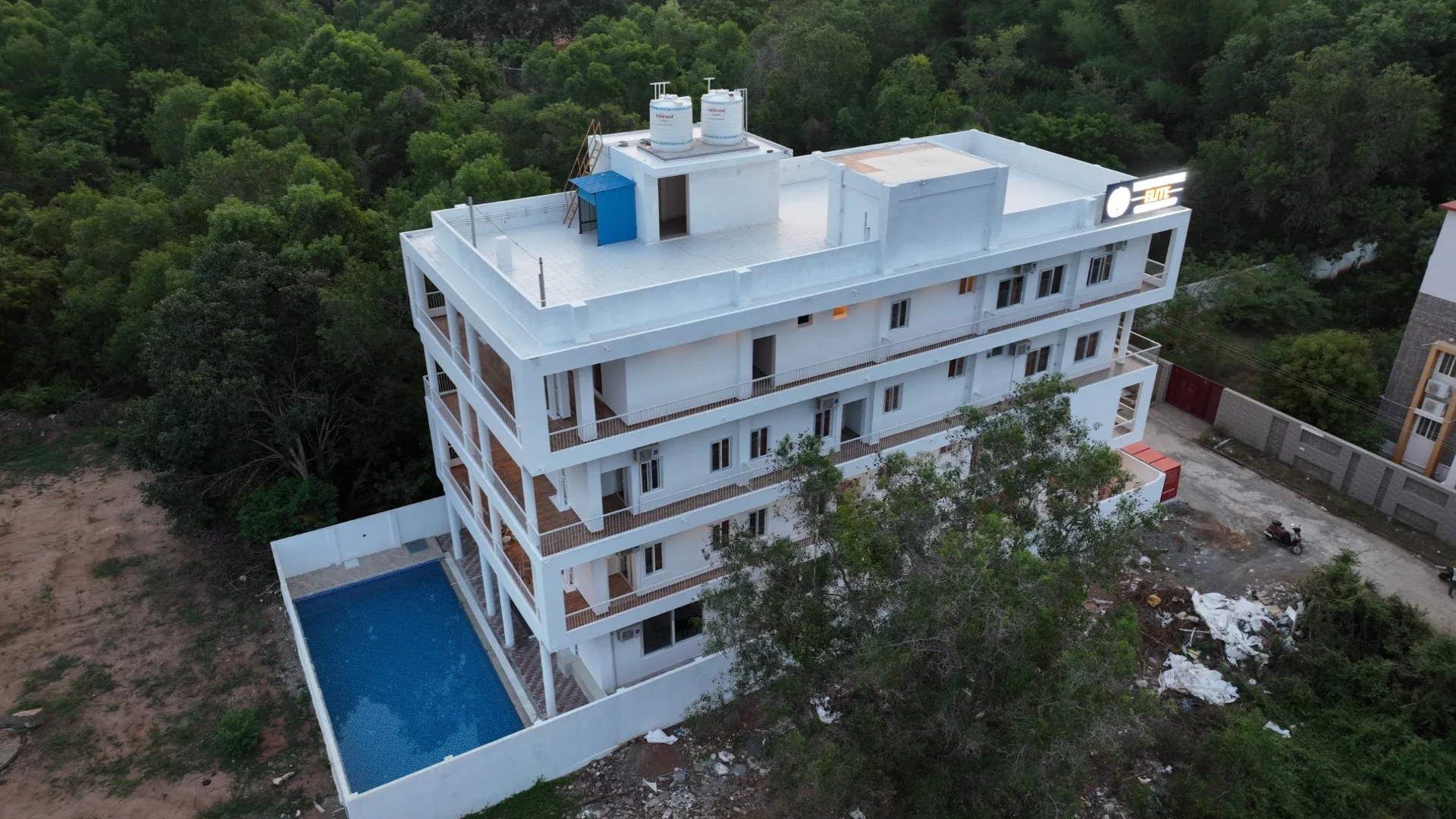 Thilaga White House